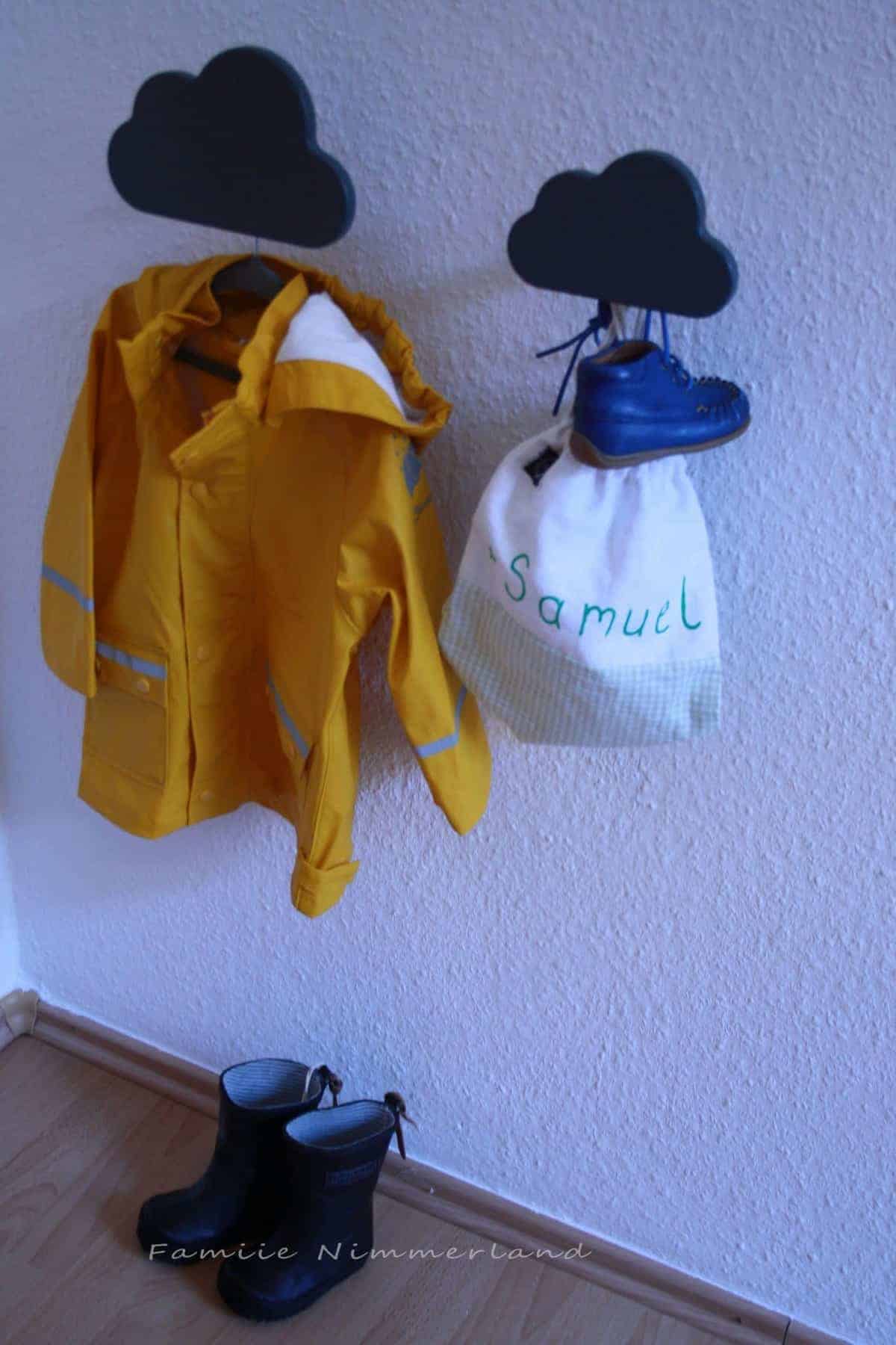 Garderobe mit Schuhen