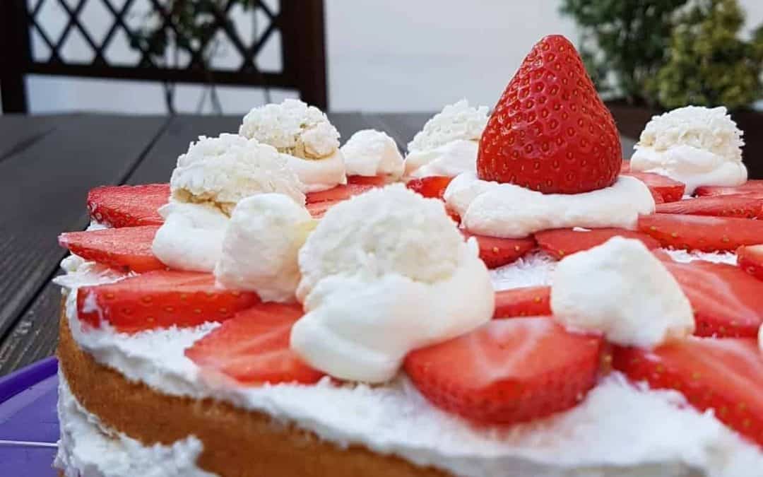 Erdbeer-Raffaelo-Traum >> Eine sommerliche Raffaelo-Torte