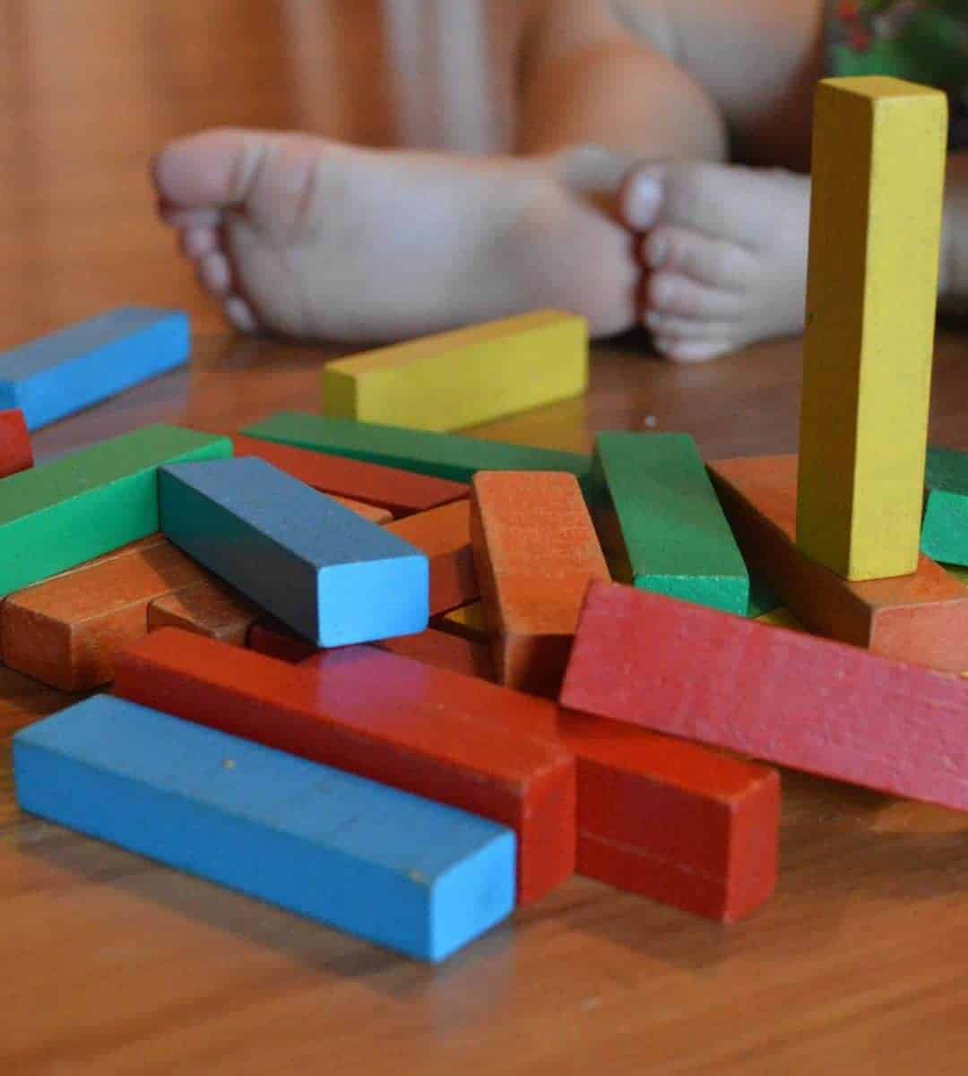 Montessori Home >> Kleiderschrank nach Maria Montessori