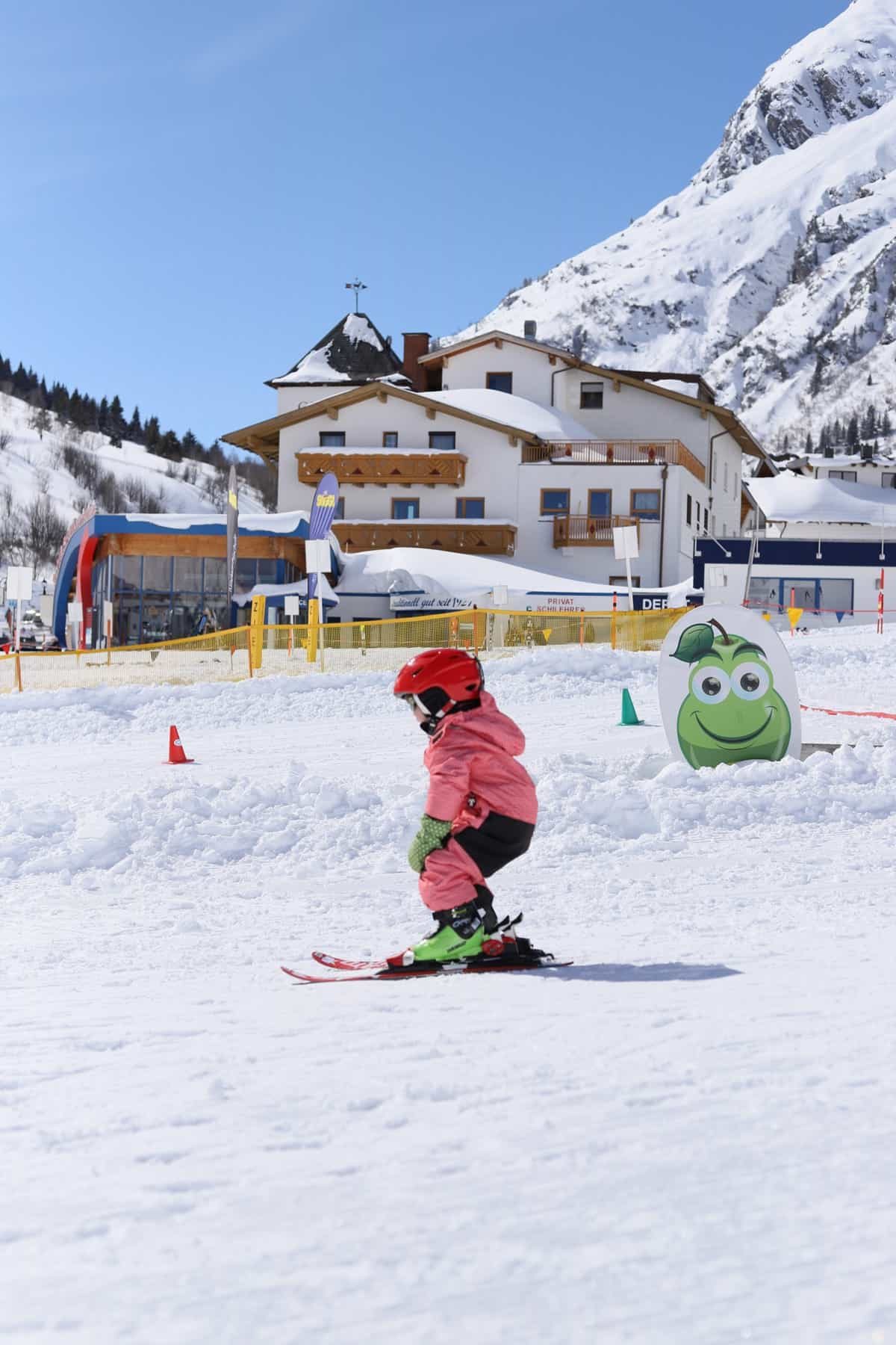 ab-wann-koennen-kinder-das-skifahren-lernen-5-tipps-fuer-den-erfolgreichen-start-auf-ski
